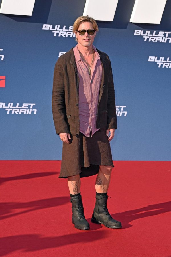 Brad Pitt wears skirt!